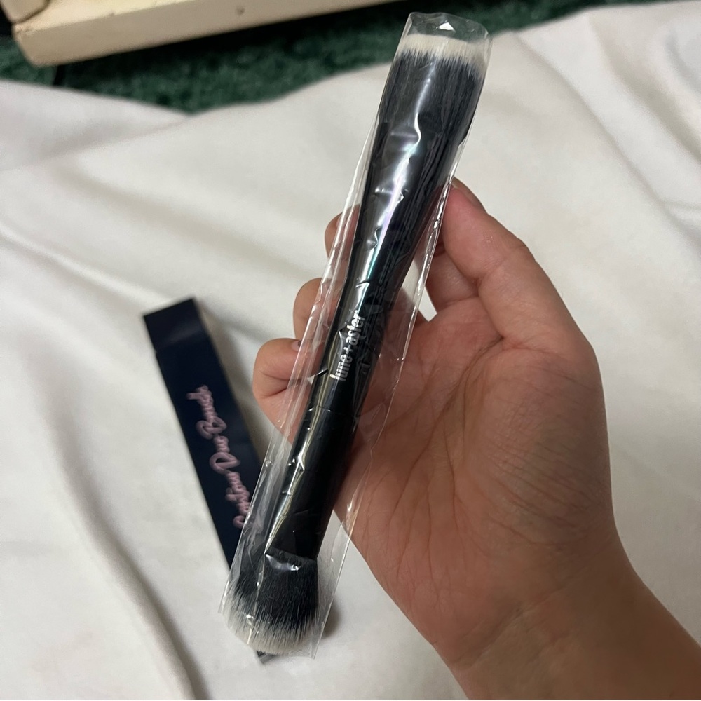 Lune+Aster Contour Duo Brush is a dual-ended makeup brush Sep sale